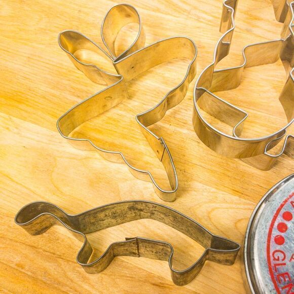 Set of Misc. Stainless Steel Cookie Cutters + Ateco #7804 Graduated Hearts - Picture 3 of 11